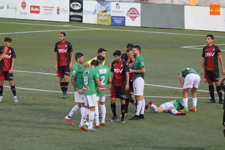 Foto 4 - El CD Guijuelo gana al Uni&oacute;n Adarve y se consolida en casa (2-1)