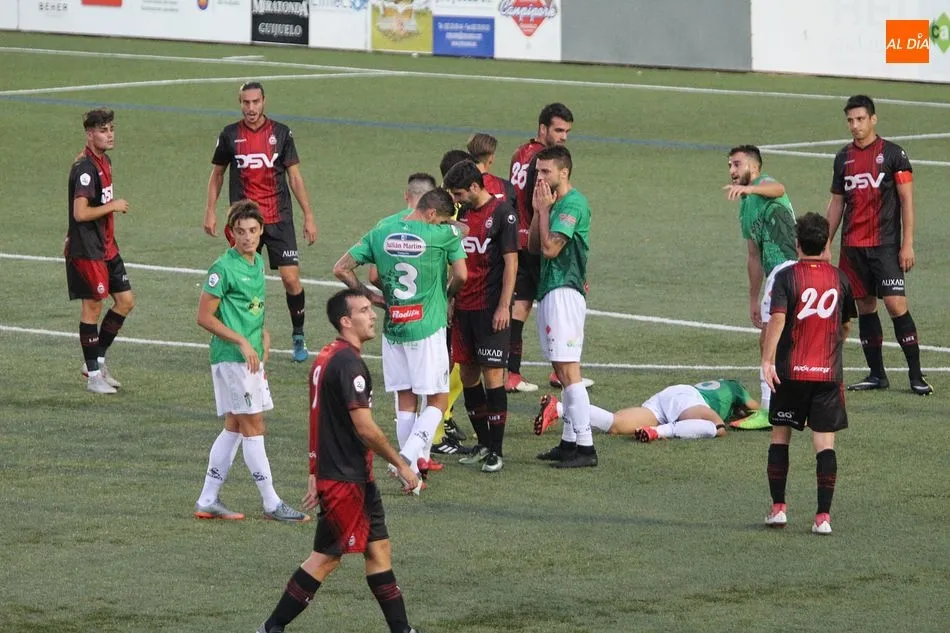 Foto 3 - El CD Guijuelo gana al Uni&oacute;n Adarve y se consolida en casa (2-1)
