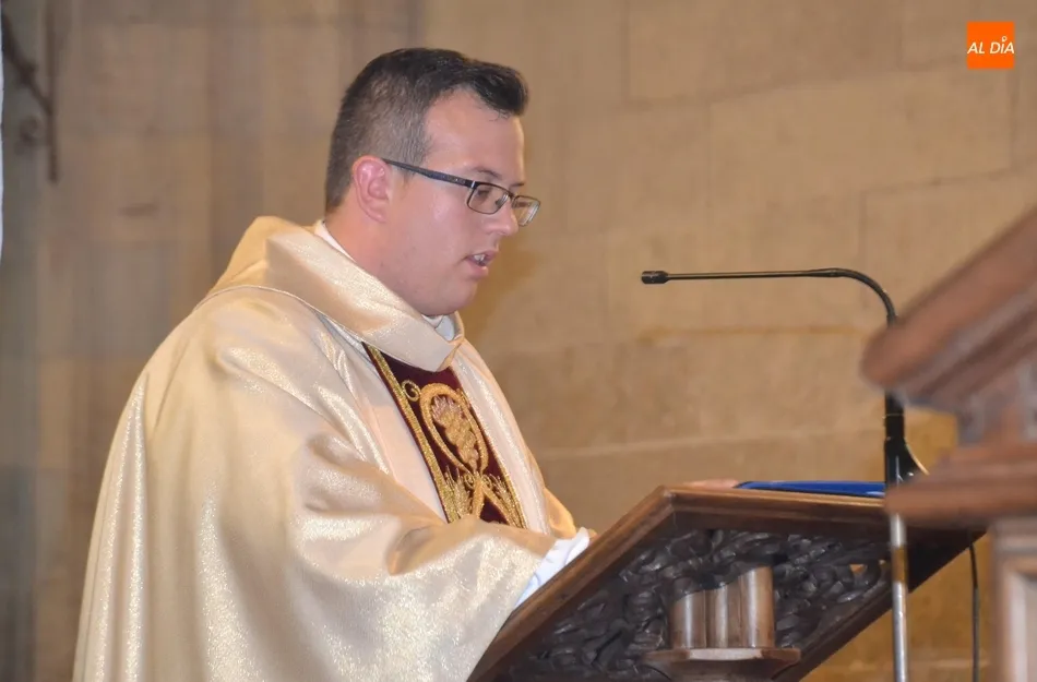 Foto 11 - La Catedral se queda peque&ntilde;a en la Ordenaci&oacute;n Sacerdotal de Miguel &Aacute;ngel Garc&iacute;a Miguel  