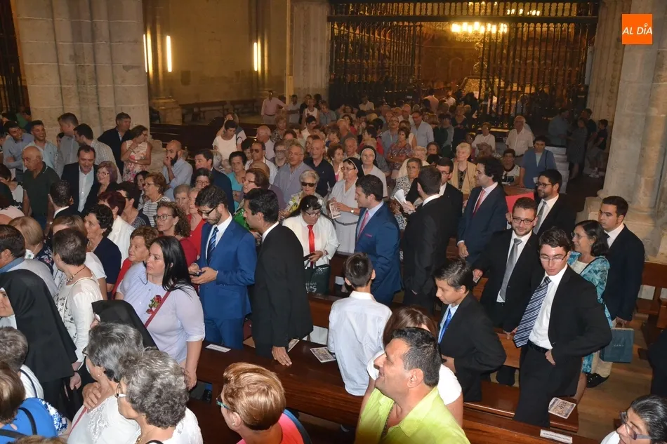 Foto 7 - La Catedral se queda peque&ntilde;a en la Ordenaci&oacute;n Sacerdotal de Miguel &Aacute;ngel Garc&iacute;a Miguel  