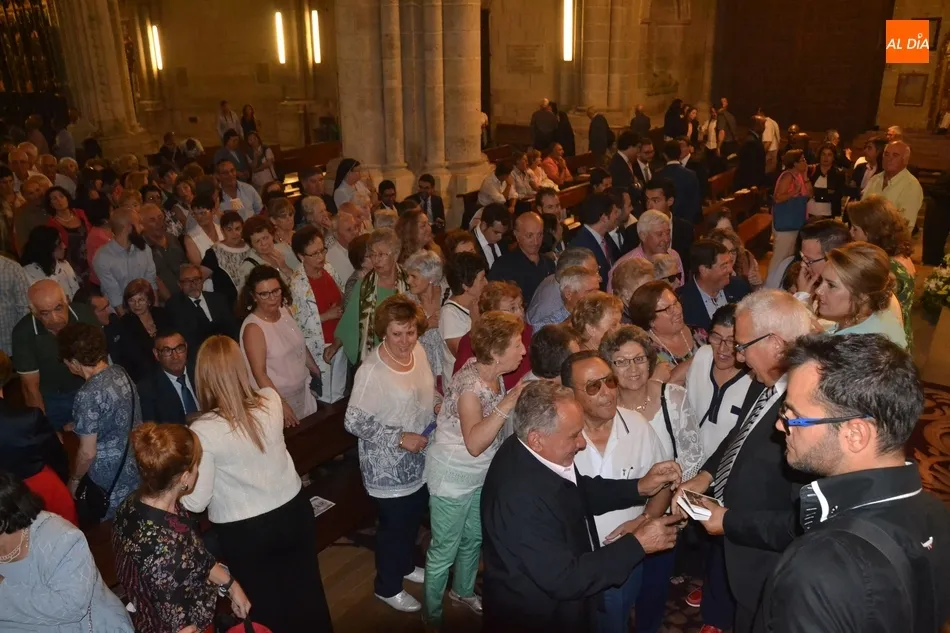 Foto 2 - La Catedral se queda peque&ntilde;a en la Ordenaci&oacute;n Sacerdotal de Miguel &Aacute;ngel Garc&iacute;a Miguel  