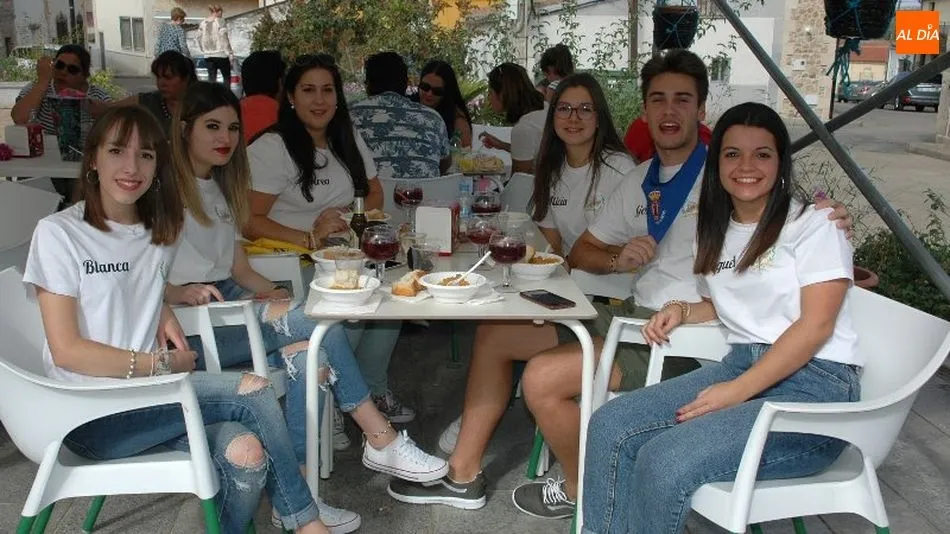 La degustación de patatas, todo un éxito entre el público de todas las edades / Archivo