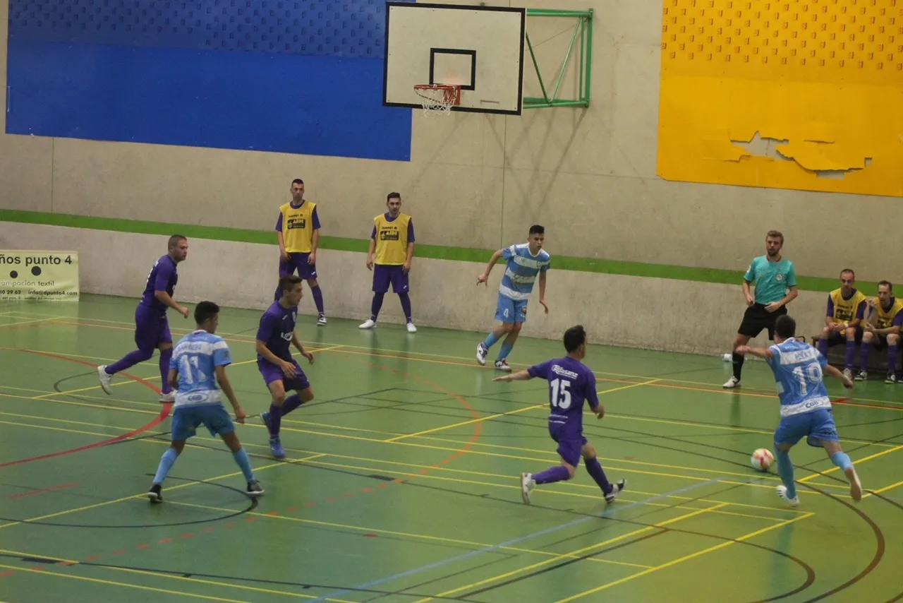 Foto 6 - El Confiter&iacute;as Gil Salamanca FS debuta con victoria en la liga (3-5)