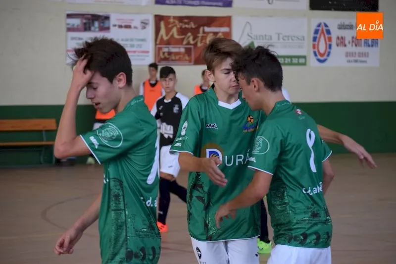 Foto 4 - El Piensos Dur&aacute;n Albense Cadete deja escapar dos puntos ante el River Zamora (4-4)