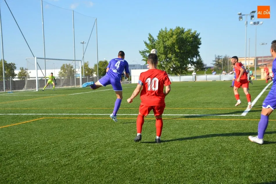 Foto 3 - El Hergar se lleva el derbi frente al Pe&ntilde;aranda (3-1) y el Salamanca UDS se impone a domicilio en...