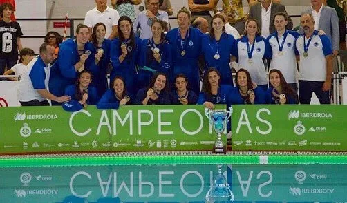 El CN Sabadell celebrando el título | Foto Twitter CN Sabadell