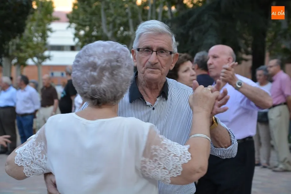 Foto 8 - Los mayores de Salamanca disfrutan de una divertida jornada de baile en La Alamedilla  