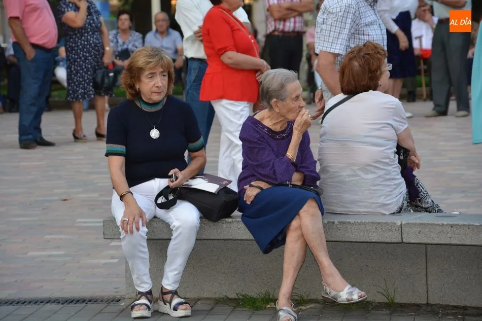 Foto 3 - Los mayores de Salamanca disfrutan de una divertida jornada de baile en La Alamedilla  