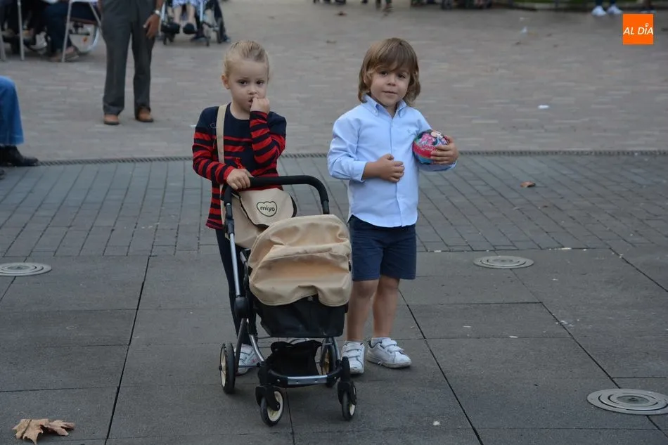 Foto 2 - Los mayores de Salamanca disfrutan de una divertida jornada de baile en La Alamedilla  