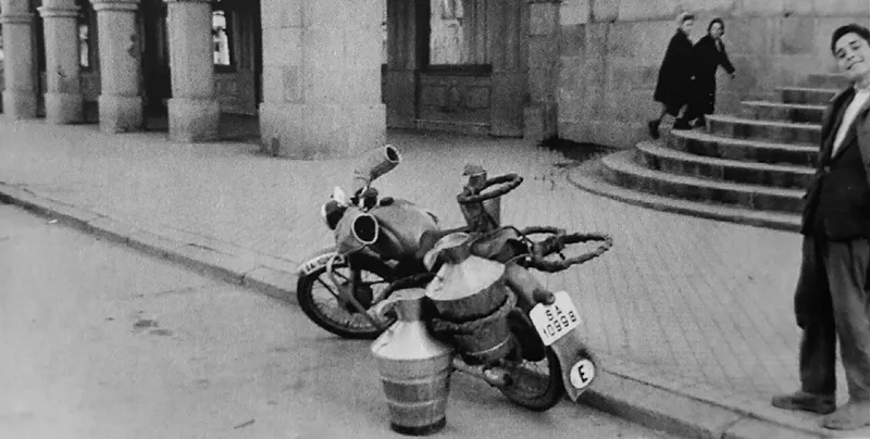 Foto 4 - Los antiguos repartidores de leche, un trabajo duro