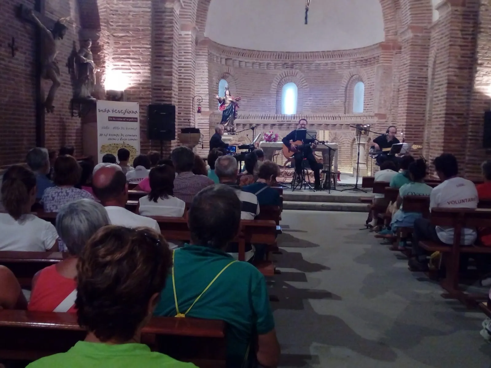 Foto 2 - Pe&ntilde;arandilla, punto y final de la cuarta jornada de Peregrinaci&oacute;n y Cultura  