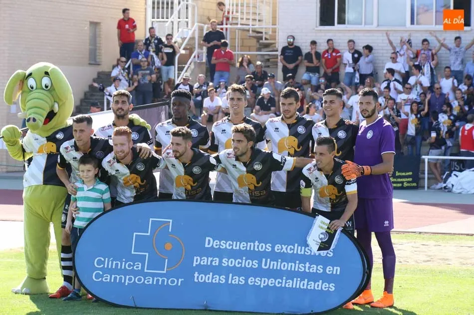 Once inicial de Unionistas ante la Cultural Leonesa