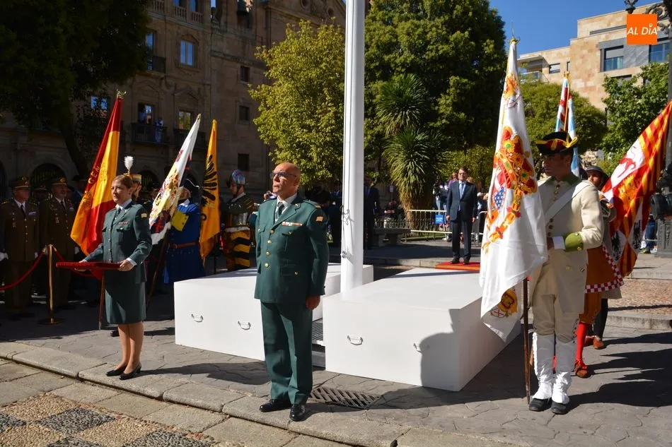 Foto 8 - Centenares de salmantinos presencian el izado de la bandera espa&ntilde;ola en Los Bandos