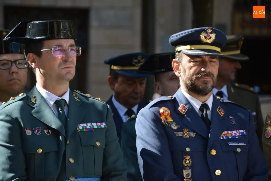 Foto 6 - Centenares de salmantinos presencian el izado de la bandera espa&ntilde;ola en Los Bandos