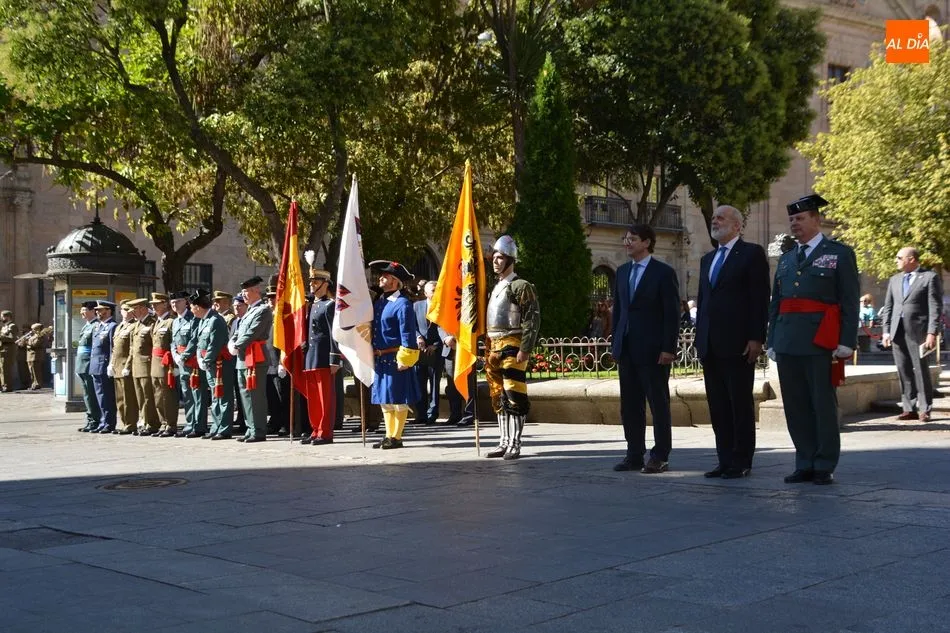 Foto 5 - Centenares de salmantinos presencian el izado de la bandera espa&ntilde;ola en Los Bandos