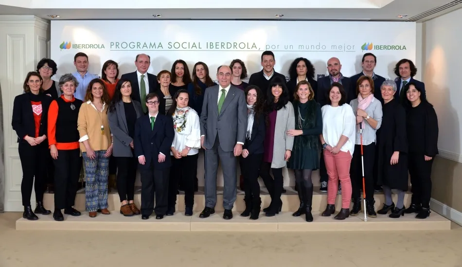 Ignacion Galán, presidente de Iberdrola, junto a represenantes de las entidades seleccionadas