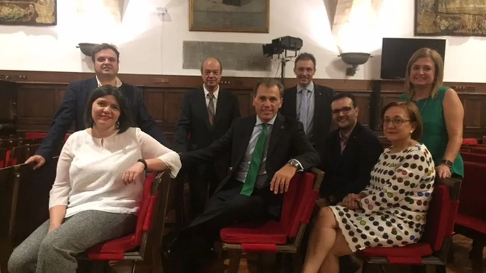 Tomás Codesal Gervás con su equipo.