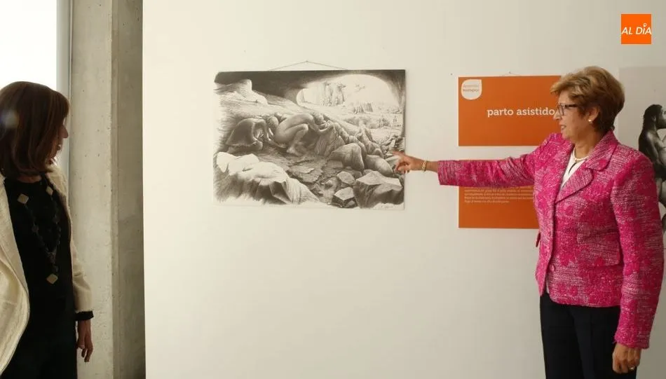 La jefa del Servicio Territorial de Sanidad, Manuela Plaza, y la concejala de Salud Pública, María José Fresnadillo, en el Centro Julián Sánchez El Charro. Foto de Alberto Martín