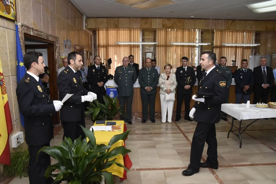 Foto 2 - La Comisar&iacute;a de Polic&iacute;a Nacional de Fuentes de O&ntilde;oro festeja a los Santos &Aacute;ngeles Custodios  