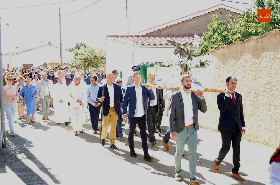 Procesión por las calles de la localidad | Fotos Adrián Martín