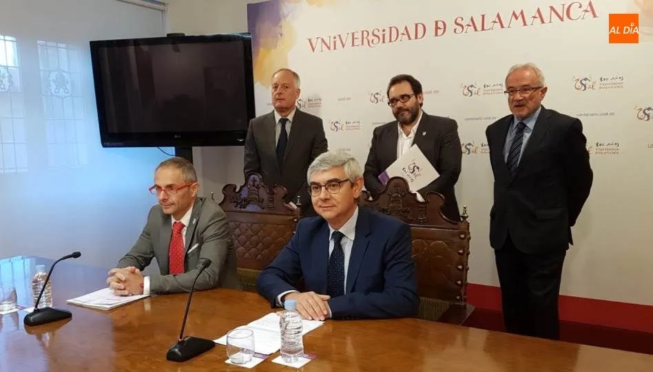 El rector de la Universidad de Salamanca, Ricardo Rivero, y el delegado de GADISA en Castilla y León, José Daniel Posadas