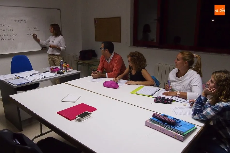 Los alumnos de inglés ya están recibiendo clases en el inicio del nuevo curso en el centro cultural