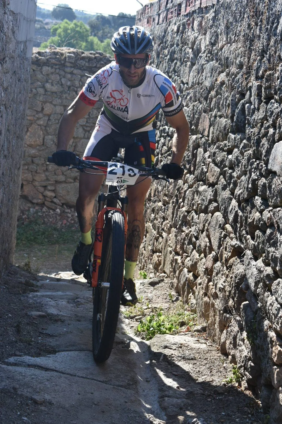 Foto 2 - Fernando P&eacute;rez y Vanesa Amaro se imponen en la I BTT Transfronteriza  