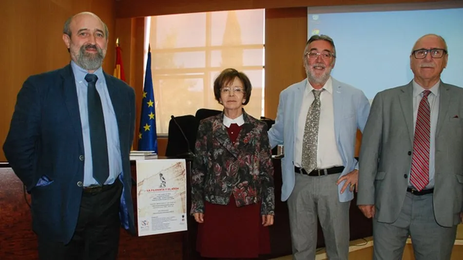 Especialistas durante su ponencia en la Usal.