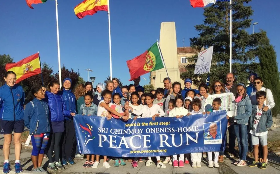 Fuentes de Oñoro acoge el paso de la Antorcha de la Paz  