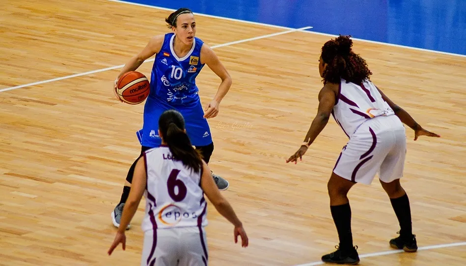 Un instante de un partido de la pasada temporada. Foto: Perfumerías Avenida