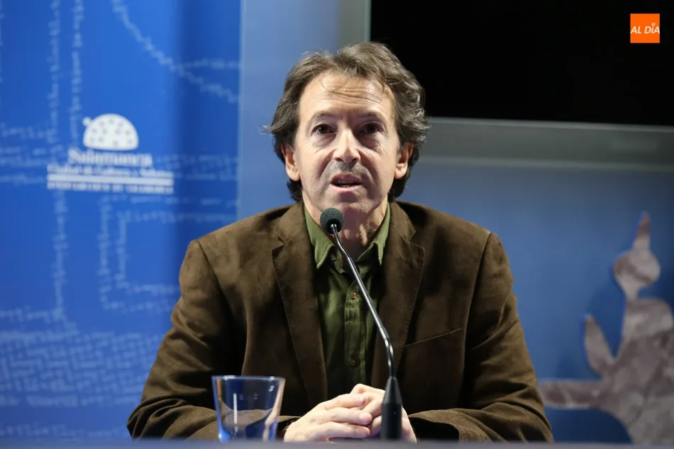 Foto 5 - Fernando Gil Villa, poes&iacute;a de entretiempo en la Sala de la Palabra  