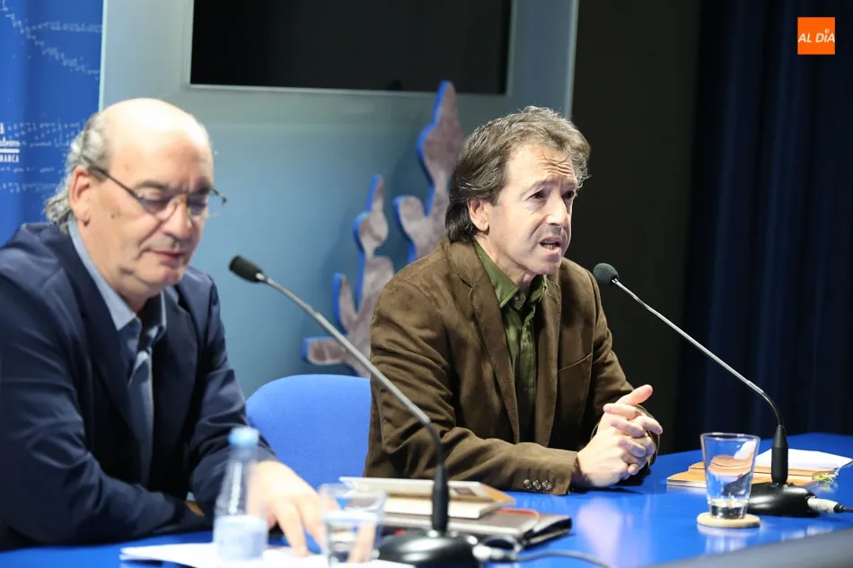 Foto 4 - Fernando Gil Villa, poes&iacute;a de entretiempo en la Sala de la Palabra  