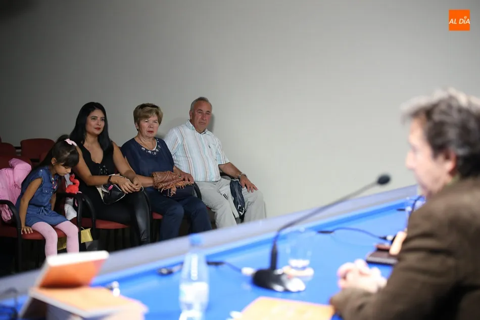 Foto 3 - Fernando Gil Villa, poes&iacute;a de entretiempo en la Sala de la Palabra  