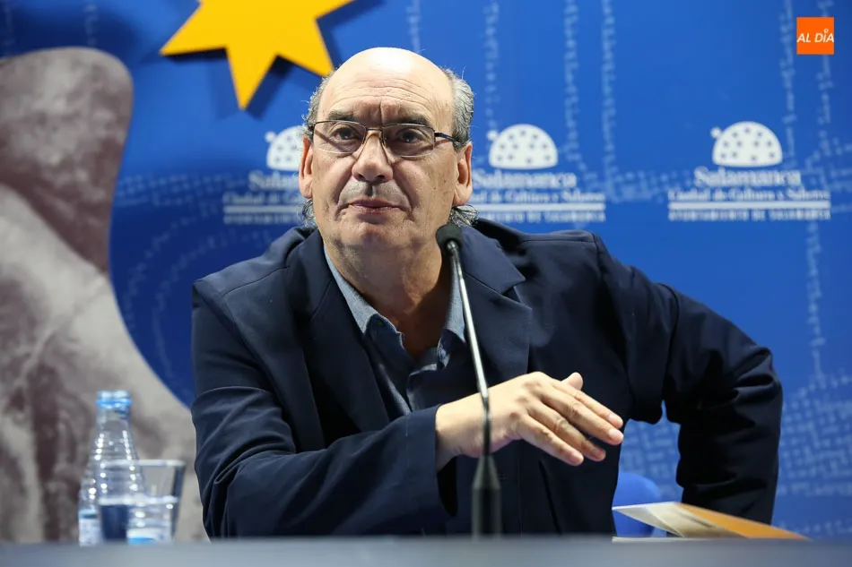 Foto 2 - Fernando Gil Villa, poes&iacute;a de entretiempo en la Sala de la Palabra  