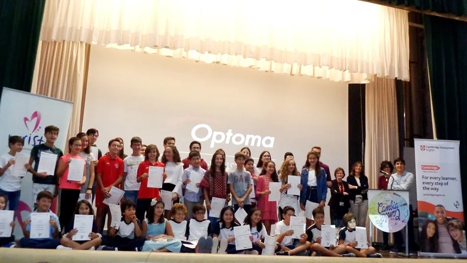 Este acto, que se viene realizando de manera periódica en el centro, supone un premio al esfuerzo de alumnos y profesores por lograr una enseñanza de calidad