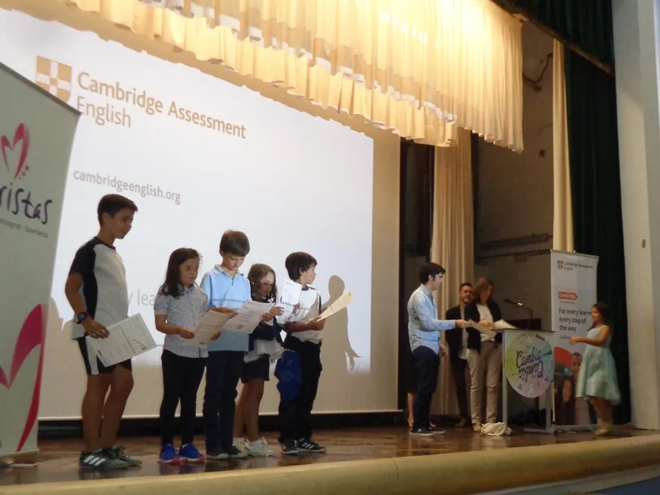 Foto 2 - M&aacute;s de 50 alumnos del colegio Marista Champagnat reciben sus acreditaciones Cambridge English&nbsp;