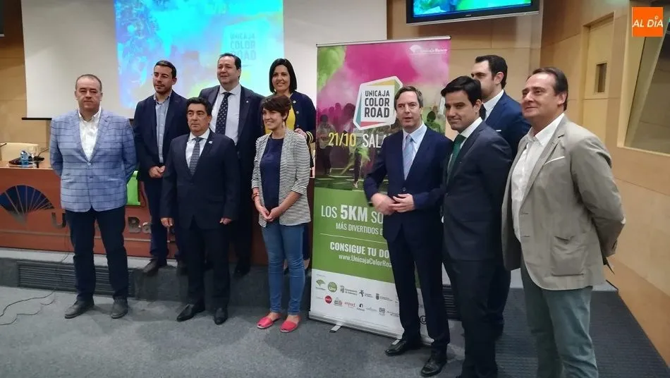 Foto de familia de los organizadores y patrocinadores en el  Aula Cultural de Unicaja Banco. Foto: RFG