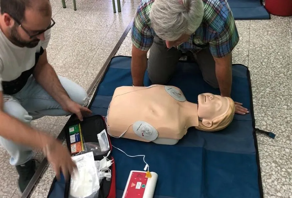 Colegio Concertado Pizarrales, primer centro educativo con un desfibrilador 