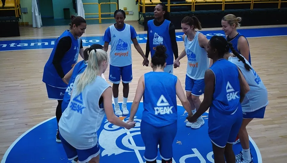 Las jugadoras, el miércoles durante el entrenamiento. Foto: Perfumerías Avenida