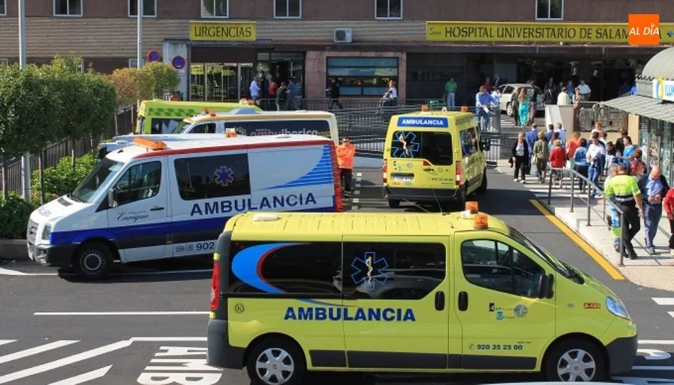 Ambulancias junto al Hospital Clínico Universitario