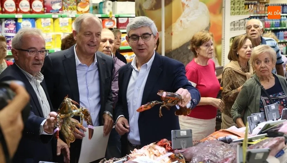José Daniel Posadas, José Luis Fernández y Antonio Cortés, durante la apertura del nuevo Gadis de María Auxiliadora. Fotos: Alberto Martín