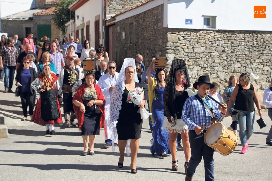 Foto 3 - Madrinas, cuartilleras y mayordomas en honor a la Virgen del Rosario