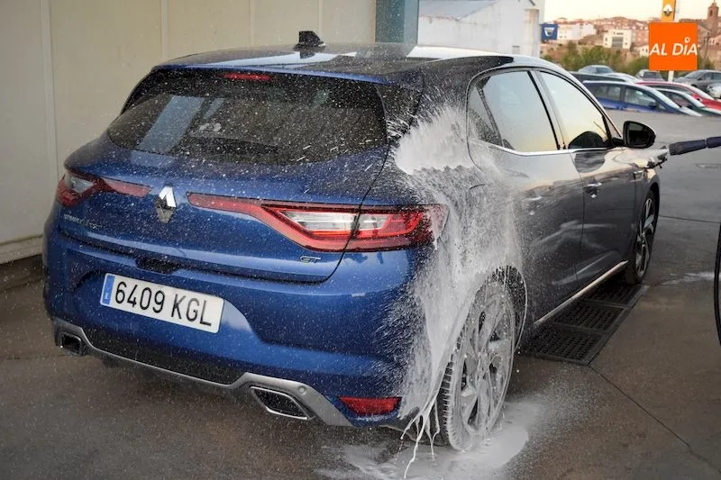 Foto 4 - La novedad de la espuma activa llega al lavadero de coches de Aunieto