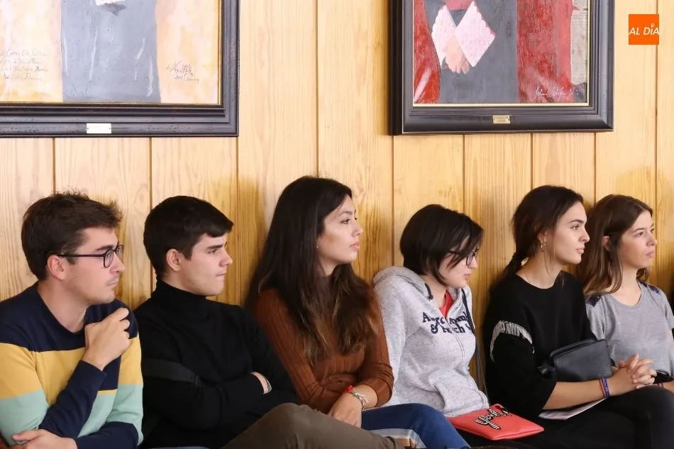 Foto 4 - La USAL re&uacute;ne a cuatro campeones mundiales de debate parlamentario