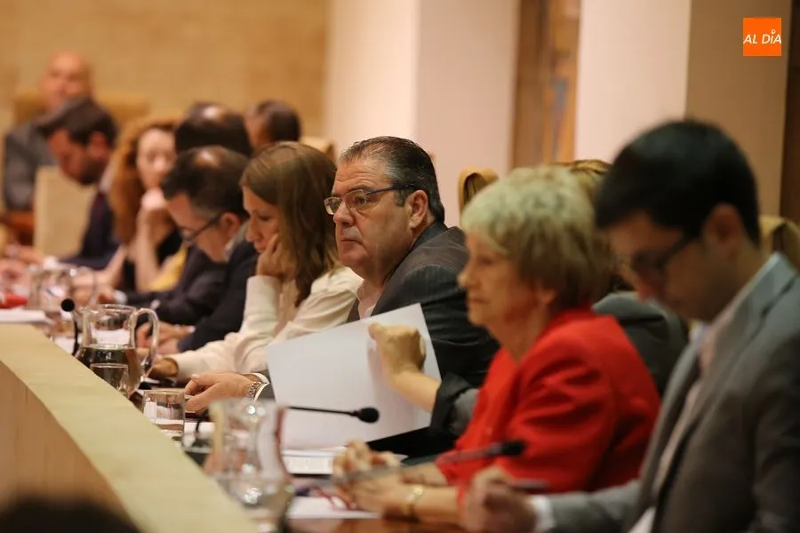 Foto 5 - Retiradas dos mociones que solicitaban la rehabilitaci&oacute;n de la Plaza de la Barcelona