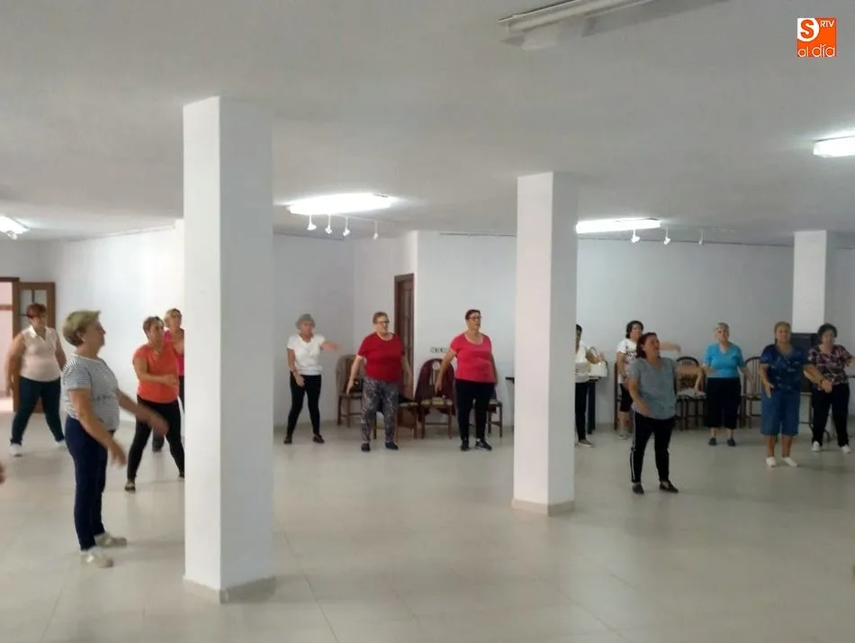 Foto 10 - La asociaci&oacute;n de mayores Liminares comienza el curso con clases de gimnasia y un taller de internet