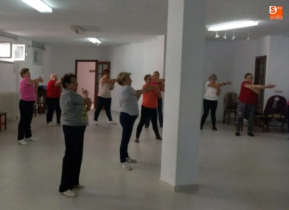Foto 9 - La asociaci&oacute;n de mayores Liminares comienza el curso con clases de gimnasia y un taller de internet