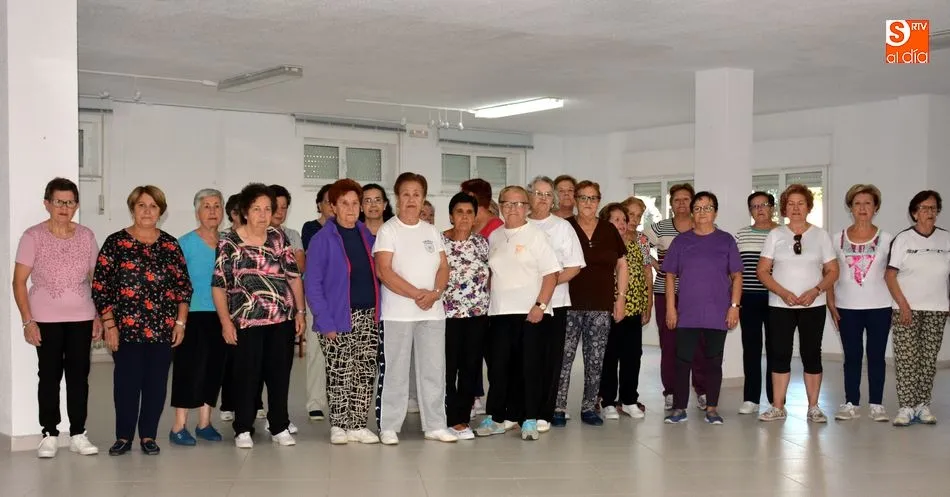 Foto 11 - La asociaci&oacute;n de mayores Liminares comienza el curso con clases de gimnasia y un taller de internet