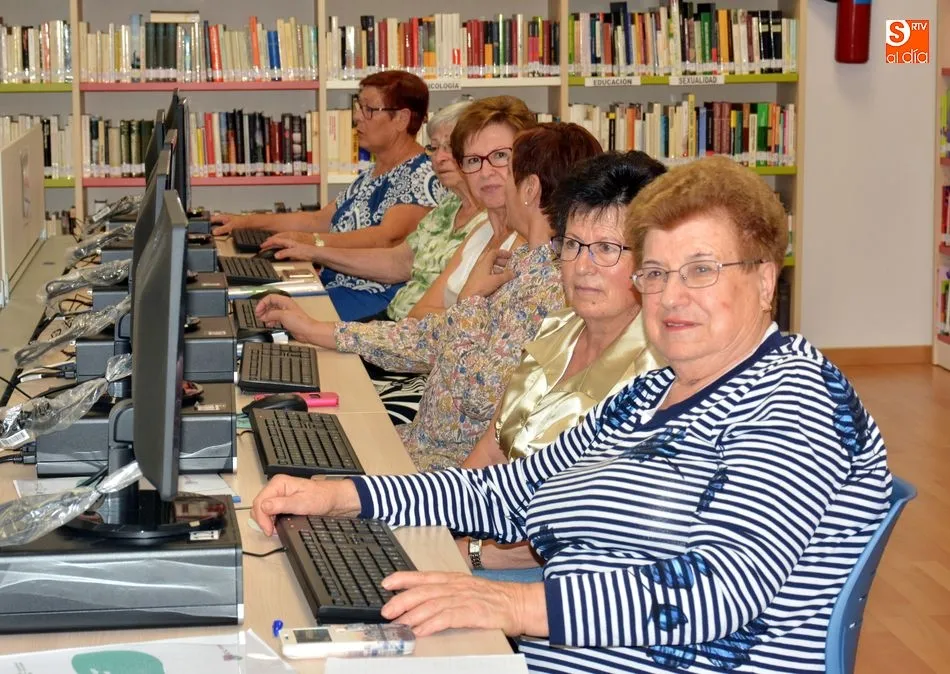 Foto 7 - La asociaci&oacute;n de mayores Liminares comienza el curso con clases de gimnasia y un taller de internet