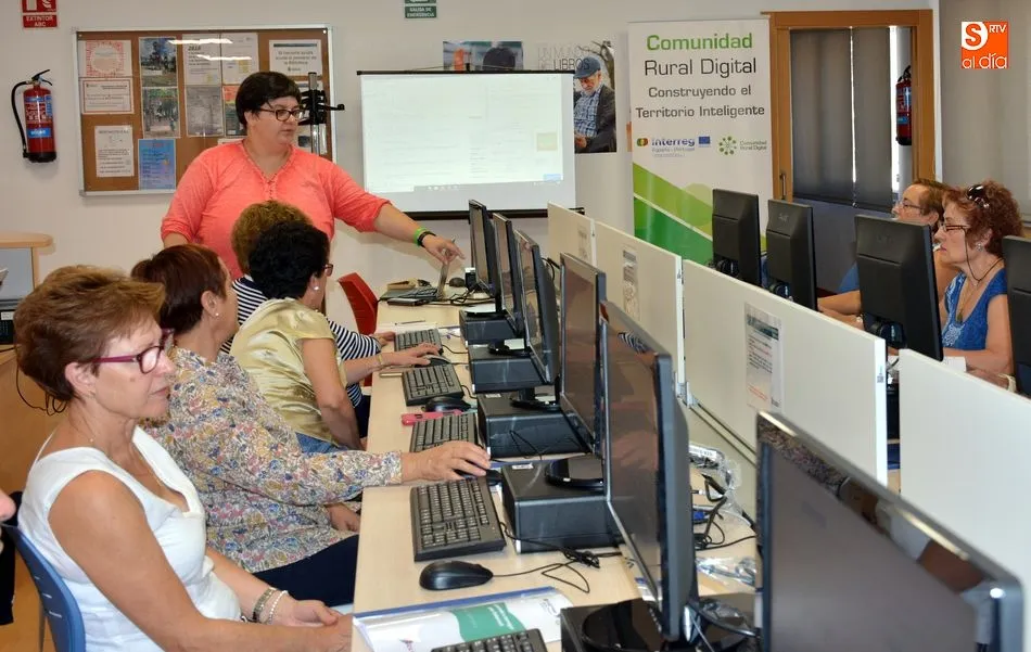 Foto 5 - La asociaci&oacute;n de mayores Liminares comienza el curso con clases de gimnasia y un taller de internet
